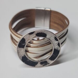 Animal Print Magnetic Clasp Circle Top Bracelet